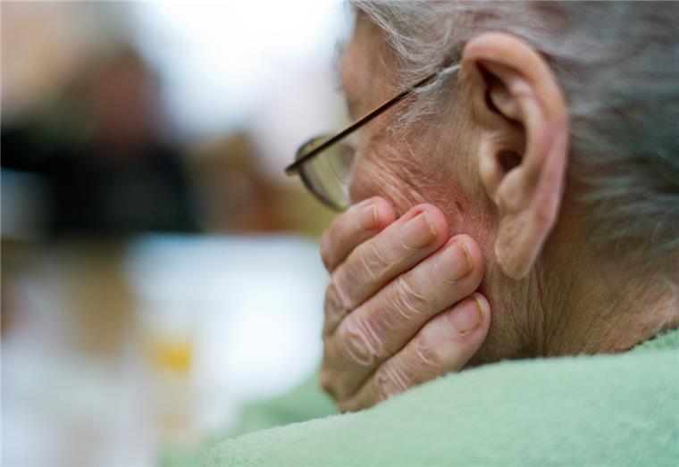 Falsche Polizisten machen Beute in Bremerhaven-Mitte Falsche Polizisten haben in Bremerhaven eine Seniorin bestohlen.