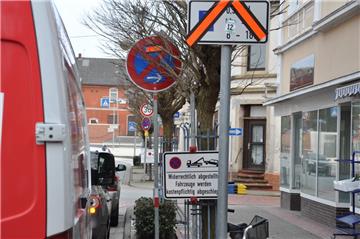 Falschparker behindern den Verkehrsfluss in Nordenham.