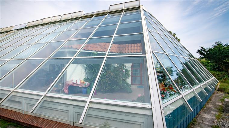 Ungewöhnliches Haus im Haus: Wie Familie Walter Geld spart Familie Walter wohnt in einem ungewöhnlichen Haus mit vielen Vorteilen in Bederkesa.