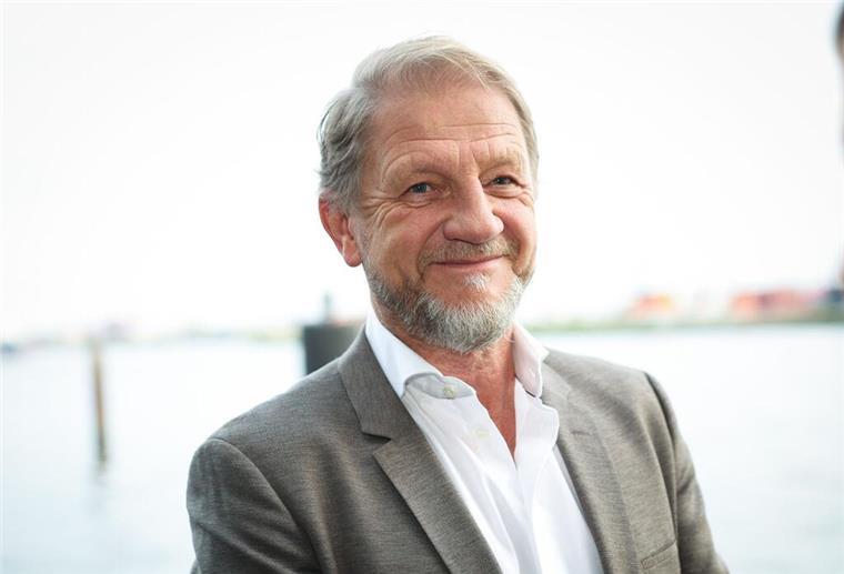Sönke Wortmann: Man muss nicht mögen, wen man liebt Familien lieben sich - und streiten auch. Guter Stoff für eine Komödie, wie Regisseur Sönke Wortmann findet.