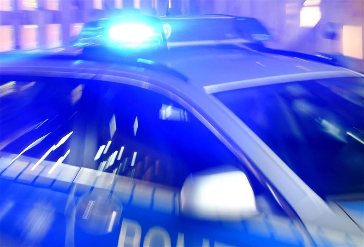 Ultras drehen durch: Werder-Fans prügeln auf Bahnfahrer ein Fan-Wut eskaliert: Schlagstöcke, Schläge, Beleidigungen bei Werder-Radtour