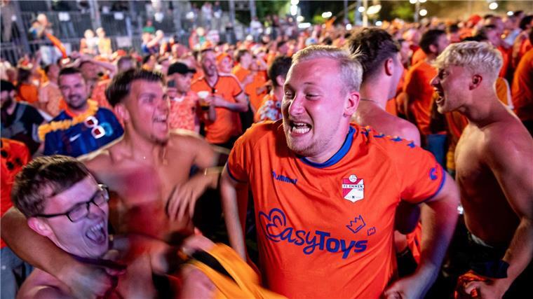 Fans der Niederländischen Nationalmannschaft können sich auf das Halbfinale freuen.