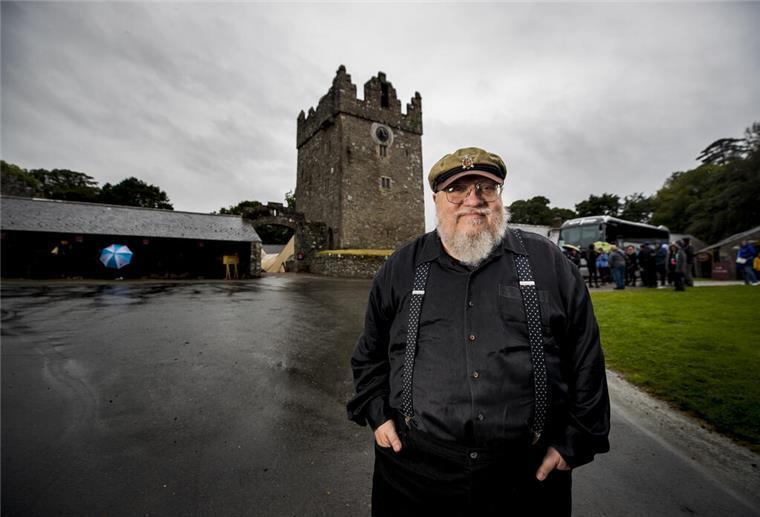 Fantasy-Autor George R. R. Martin ist auch beim neuen „Game of Thrones“-Spinn-off mit an Bord.