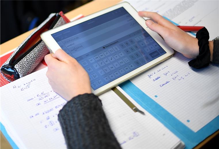 Fast 1000 Tablets hat der Landkreis Wesermarsch bestellt. Sie werden an Schülerinnen und Schüler der weiterführenden Schulen verliehen.