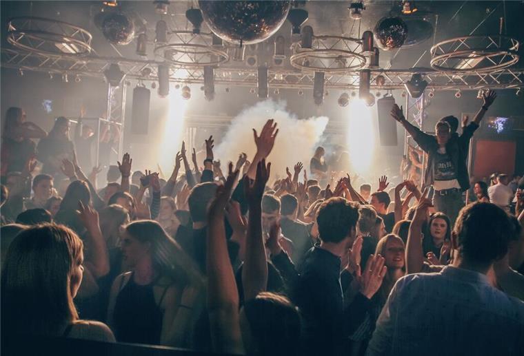 Vor dem Abriss wird in der Disco Pam Pam noch sechs Mal gefeiert. 