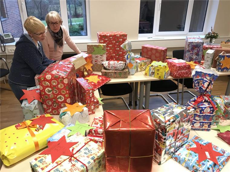 Fast 50 mit viel Liebe verpackte Geschenke wurden im Tarmstedter Rathaus im Rahmen der Aktion Wunschsterne verteilt.