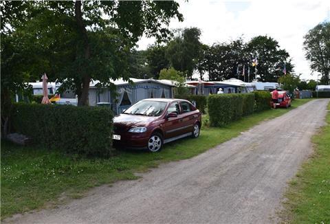 Fast alle Stellplätze auf dem Campingplatz an der Weser sind derzeit belegt.