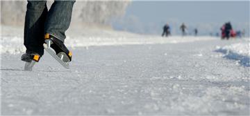 Fast auf den Tag genau ein Jahr nach Eröffnung der Schlittschuh-Saison auf der Semkenfahrt ist das Eislaufvergnügen nun wieder möglich. 