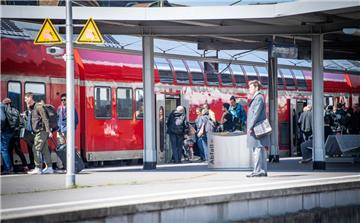 Fast die Hälfte der Arbeitnehmer in Bremerhaven pendelt in die Seestadt. 