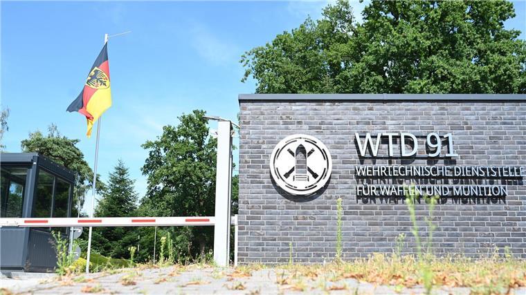 Fast sechs Jahre nach dem Moorbrand auf dem Bundeswehrgelände in Meppen wird wieder der uneingeschränkte Betrieb aufgenommen.