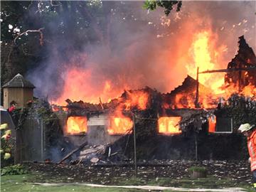 Fast sieben Stunden lang kämpften acht Feuerwehren beim Brand in Wanhöden gegen die Flammen in dem Einfamilienhaus.