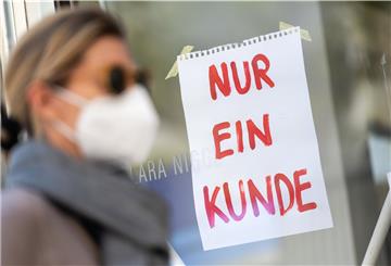 Fast überall in Deutschland gilt beim Einkaufen eine Maskenpflicht.