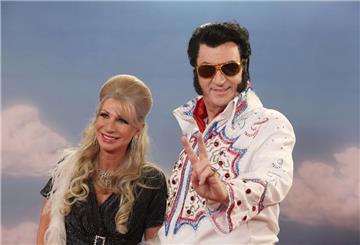 Fastnacht in Franken - und Bayerns Regierungschef Markus Söder schlüpft in die Rolle von Elvis Presley.  