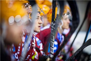 Fedor Kolopajlo stand im Spiel der Fischtown Pinguins gegen Schwenningen besonders im Blickpunkt: er durfte in der ersten Reihe stürmen.