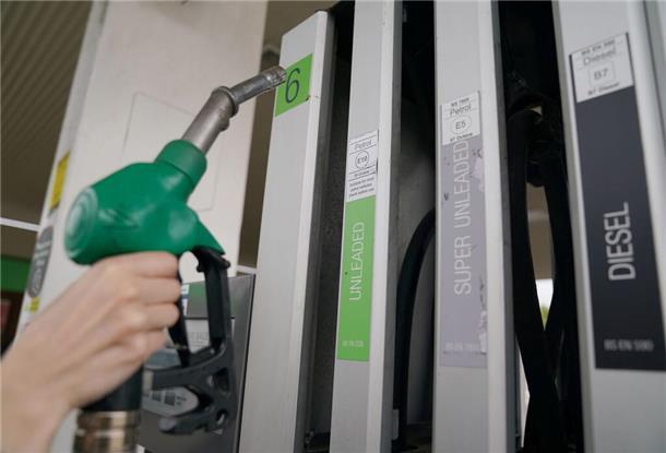 Ein Moment der Unachtsamkeit – und schon ist der falsche Sprit im Tank. Mit diesen Tipps vermeidest du teure Schäden.