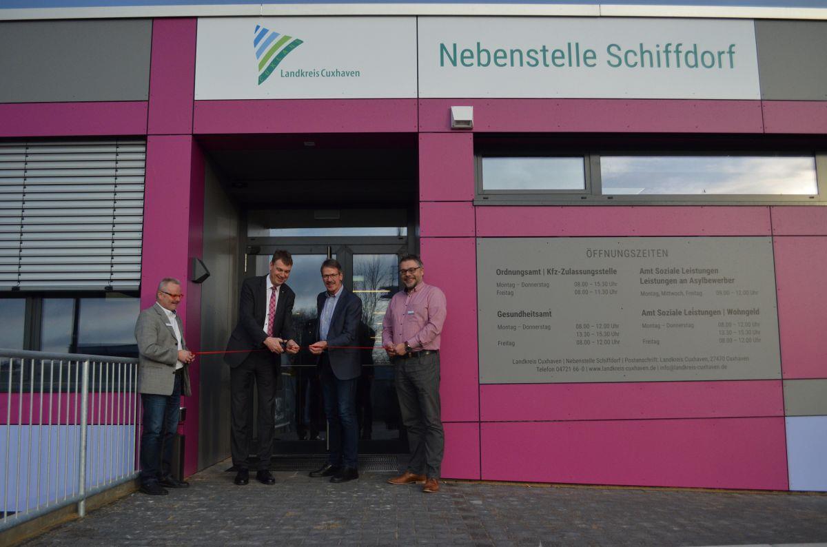 Neue Zulassungsstelle für CUX-Kennzeichen in Schiffdorf eröffnet Feierlich wurde am Donnerstag die neue Zulassungsstelle in Schiffdorf eröffnet.