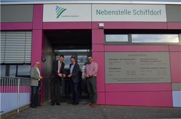 Feierlich wurde am Donnerstag die neue Zulassungsstelle in Schiffdorf eröffnet.