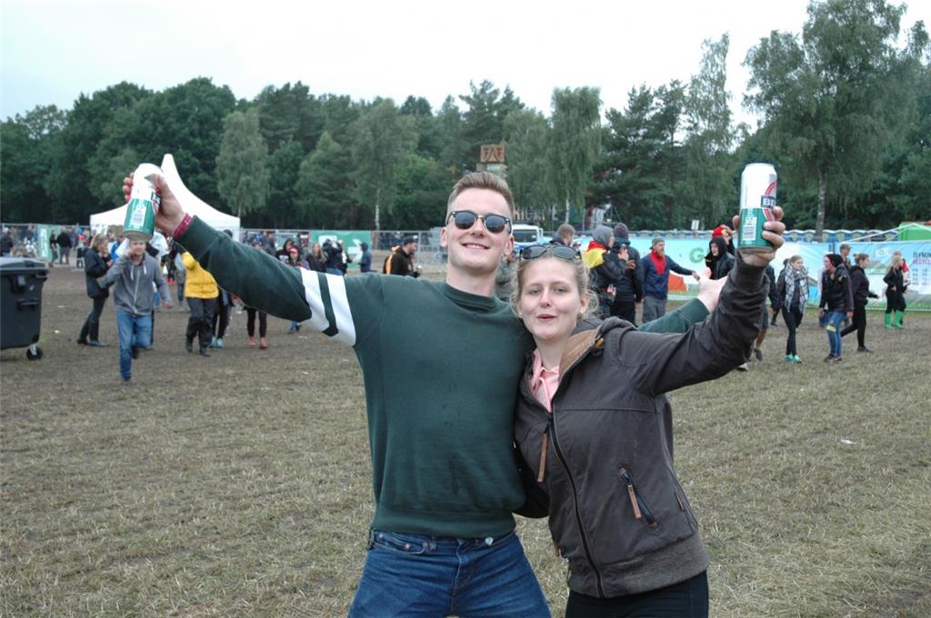 Feiern das Festival vor ihrer Haustür: Mandy und Hendrik aus Scheeßel.