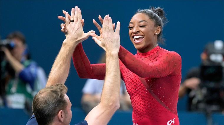 Feiert ihren dritten Triumph in Paris: Simone Biles.