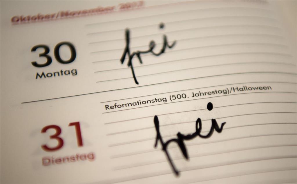 Feiertage: Für Millionen Arbeitnehmer gibt es im Herbst ein besonderes &quot;Geschenk&quot;: Der Reformationstag am 31. Oktober 2017 ist zum 500. Jubiläum ausnahmsweise ein bundesweiter gesetzlicher Feiertag.