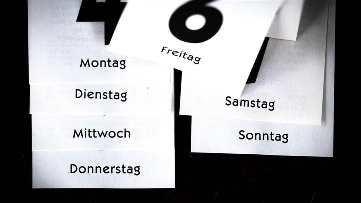 Feiertags-Glück: Weniger Arbeitstage im Jahr 2025  Feiertage in der Woche lassen die Gesamtzahl der Arbeitstag sinken.