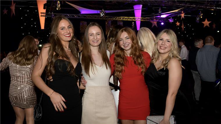 Feierten zusammen: Julia, Nicole, Anna und Elena