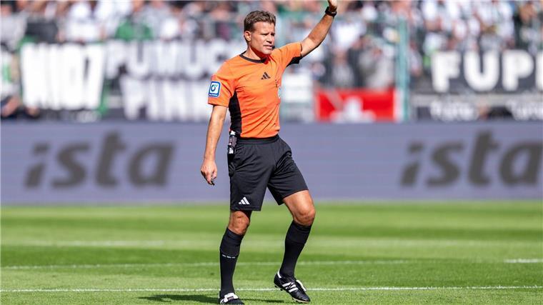 Felix Brych neuer Rekord-Schiedsrichter Felix Brych ist nach seinem Comeback jetzt Bundesliga-Rekordschiedsrichter.