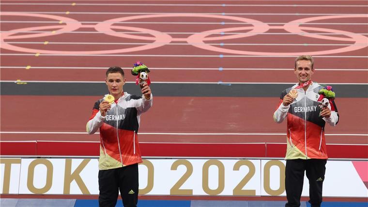 Felix Streng (l) und Johannes Floors (r) stehen wieder gemeinsam auf dem Podium. (Archivbild)