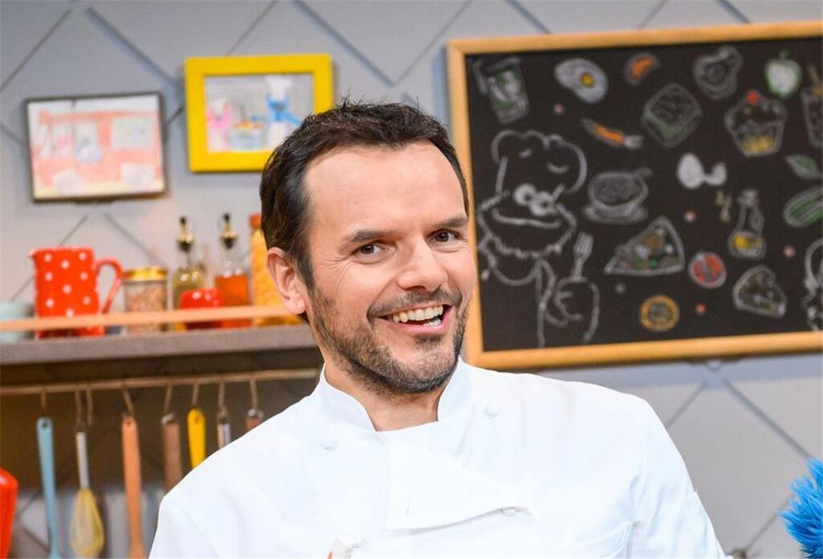 Fernsehkoch Steffen Henssler eröffnet ein neues Restaurant.