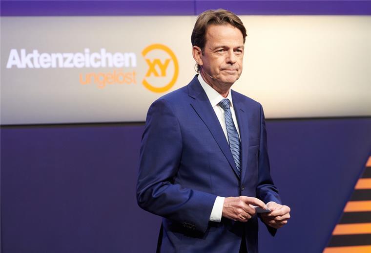 Fernsehmoderator Rudi Cerne moderiert die Verleihung des "XY-Preis - Gemeinsam gegen das Verbrechen" im ZDF-Hauptstadtstudio.