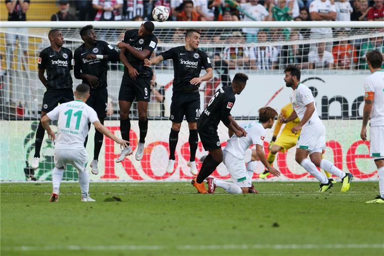 Werder-Sieg beschert Tipper Mega-Gewinn Fertig machen zum Jubeln: Milot Rashica verwandelt den Freistoß zum Sieg von Werder Bremen.