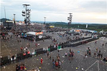 Festivalbesucher mussten am Freitag das Gelände vom Rock am Ring verlassen. Der Grund: Terrorgefahr.