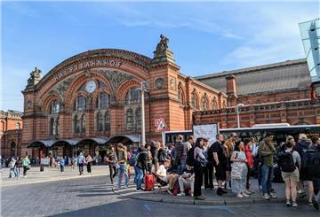 Züge nach Bremerhaven fallen reihenweise aus: Störung am Bremer Hauptbahnhof