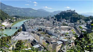 Festspielstadt schlechthin: Ausblick vom Mönchsberg auf Salzburg. (Archivbild)
