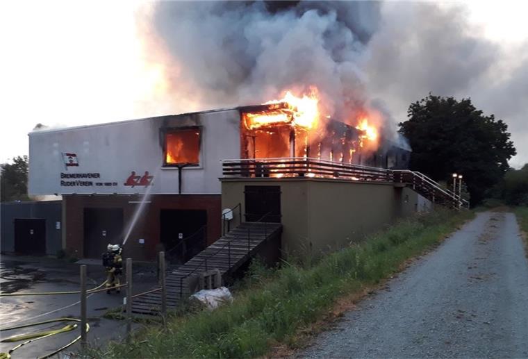 Feuer auf dem Gelände des Rudervereins an der Geeste.