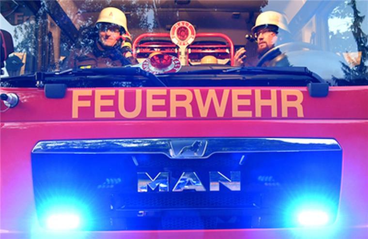 Cuxhaven: Großbrand auf Mülldeponie verursacht großen Schaden Feuer auf einer Mülldeponie in Cuxhaven.