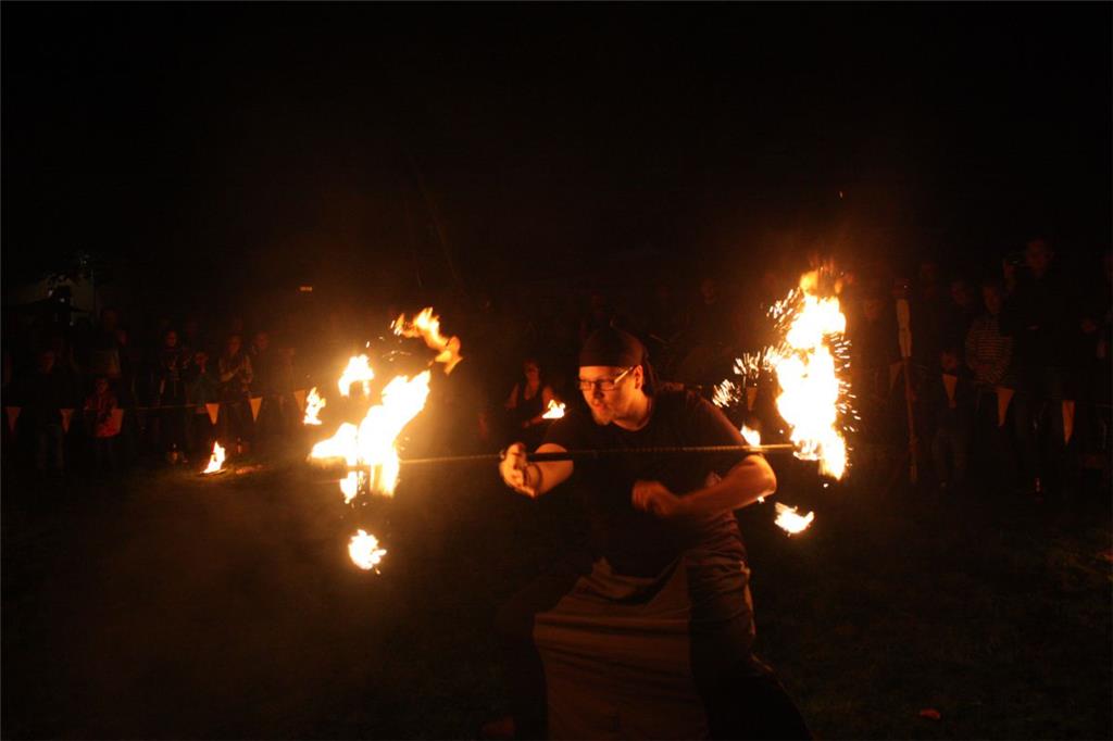 Feuershow. Herbstmarkt Beverstedt. Foto: Rendelsmann