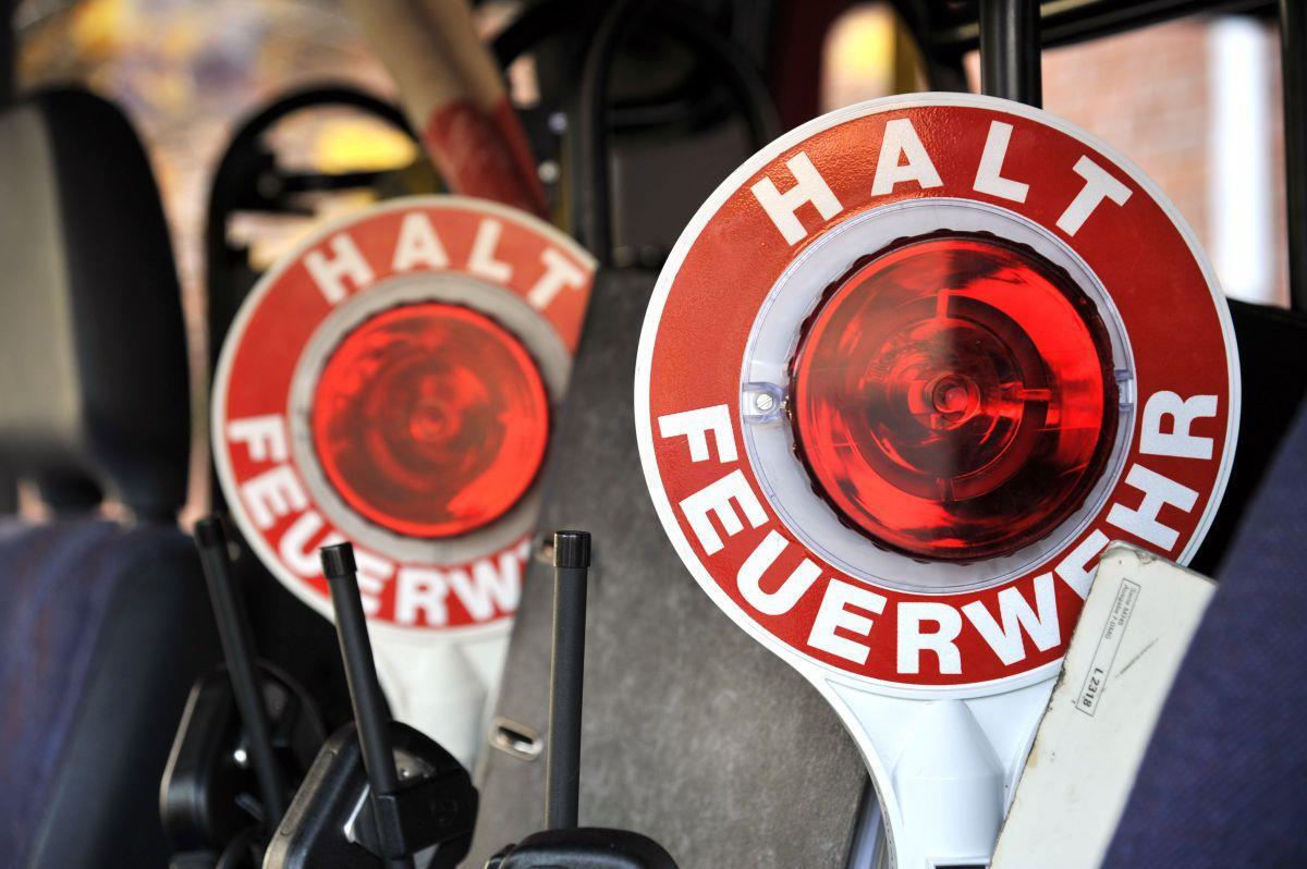 Leherheide: Essen brennt auf Herd - Familie reagiert nicht auf Rauchmelder Feuerwehreinsatz in Bremerhaven-Leherheide.