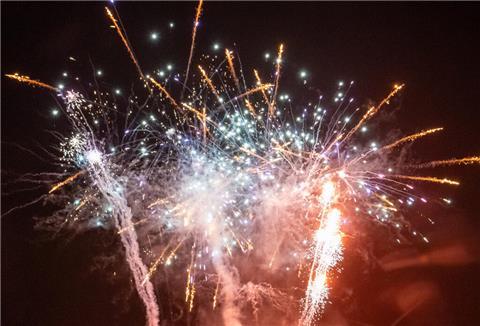 Feuerwerk wie dieses haben Werder-Fans zu Ehren ihres Lieblingsvereins gezündet (Das Symbolbild stammt von der Testvorführung des letztjährigen Comet-Silvesterfeuerwerks).