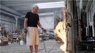Feurige Kunst: Wim Wenders zeigt Anselm Kiefer bei der Arbeit.