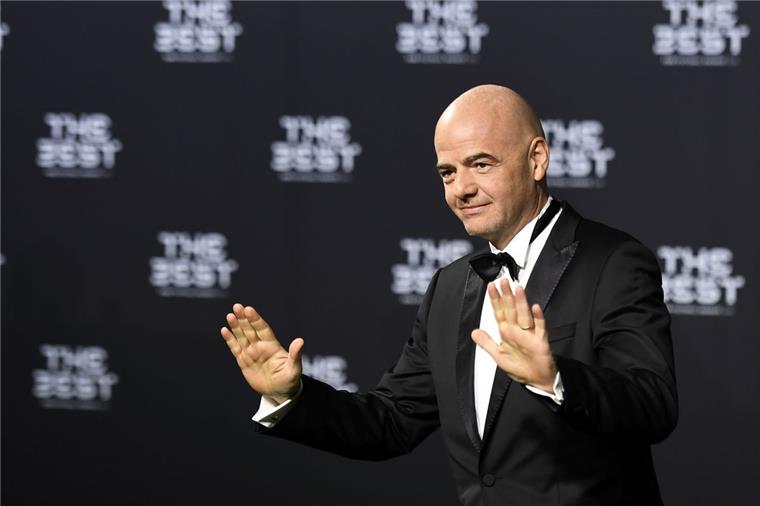 FIFA-Chef Infantino setzt Mammut-WM durch FIFA-Präsident Gianni Infantino hat sich mit seiner Idee einer Mammut-WM durchgesetzt.