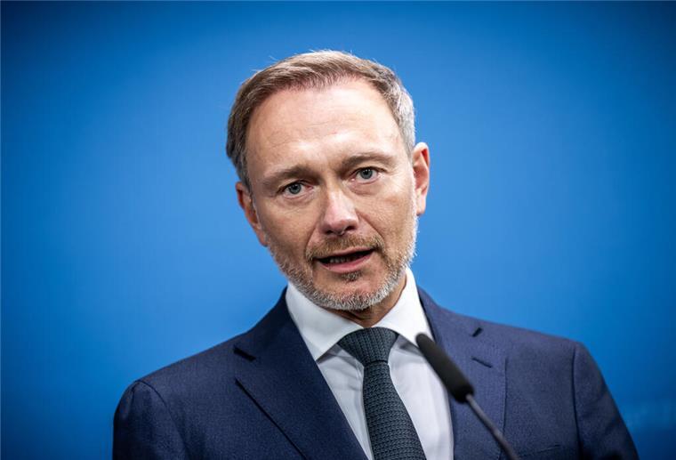 Lindner verkündet: Schuldenbremse wird 2023 ausgesetzt Finanzminister Christian Lindner (FDP) setzt die Schuldenbremse aus.
