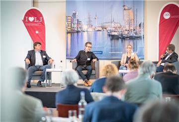 Fischerei-Experten nutzten beim Forum Lokaljournalismus in Bremerhaven die Chance, einen ganzen Saal voll Journalisten für die Herausforderungen ihrer Branche zu sensibilisieren.