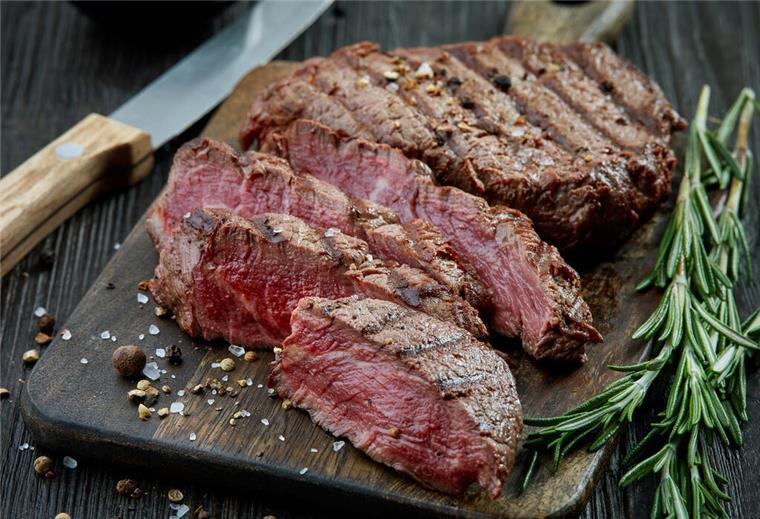 Weniger Menschen essen täglich Fleisch Fleisch ist für viele Deutsche kein Muss mehr.