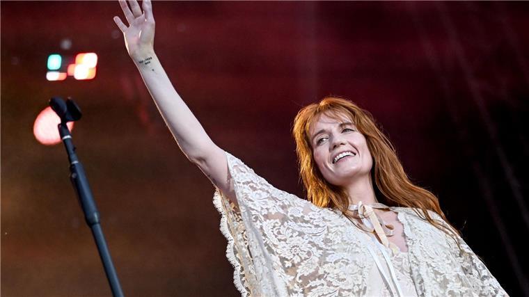 Florence + The Machine mit Frontfrau Florence Welch haben mit „Everybody Scream“ ein vielseitiges Album produziert. (Archivfoto)