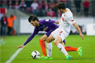 Florian Grillitsch (links) und Werder sind in Köln ins Straucheln geraten.  Das 3:4 beendet eine lange Erfolgsserie der Grün-Weißen. Foto Vennenbernd/dpa