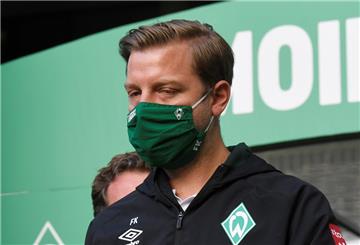 Florian Kohfeldt muss mit seinem SV Werder auf Schalke ran.