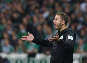 Florian Kohfeldt muss mit Werder Bremen in der Fußball-Bundesliga bei Schalke 04 antreten.
