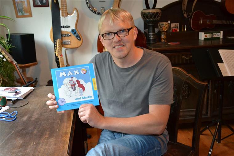 Florian Müller aus Hepstedt bringt sein neues musikalisches Bilderbuch „Max und Martin“ heraus.