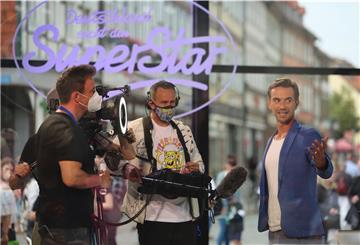 Schlagerstar und Jury-Mitglied Florian Silbereisen steht vor der TV-Aufzeichnung der bekannten RTL-Castingshow «Deutschland sucht den Superstar» DSDS für ein Interview am Set.